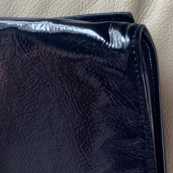 Authentic Gucci Soho Black Patent Leather Tassel Flap Clutch - Picture 5 of 14